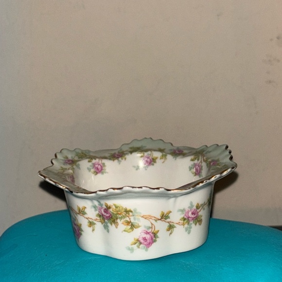 💐 Vintage Porcelain Floral Catch-All Dish - Picture 3 of 5